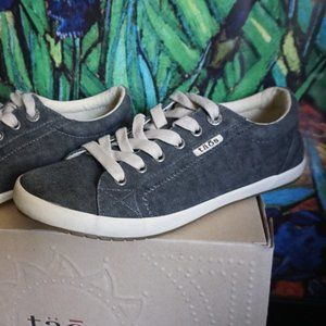 Taos  Star In Charcoal Size 8